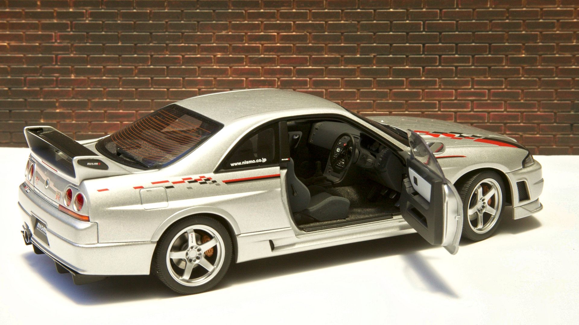 nissan skyline r33 diecast model